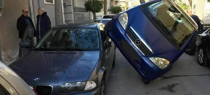 Απίστευτο κι όμως ελληνικό: Ολοι αναρωτιούνται πως έγινε αυτό το πρωτοφανές τρακάρισμα στον Υμηττό [εικόνες]